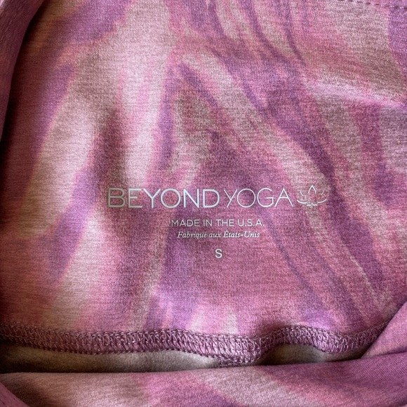 Beyond Yoga pink swirl/tie-dye bike shorts - small - Picture 4 of 10